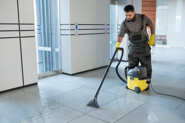 Comment faire pour éliminer les odeurs d'urine de chat ?